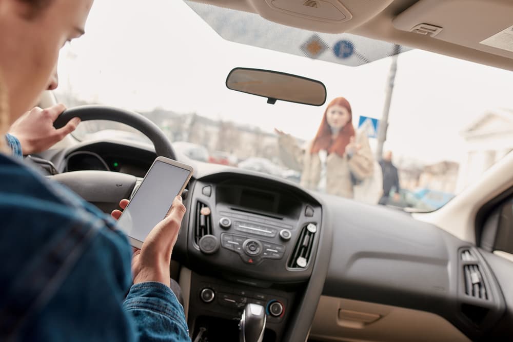 causes of pedestrian accidents - distracted driving