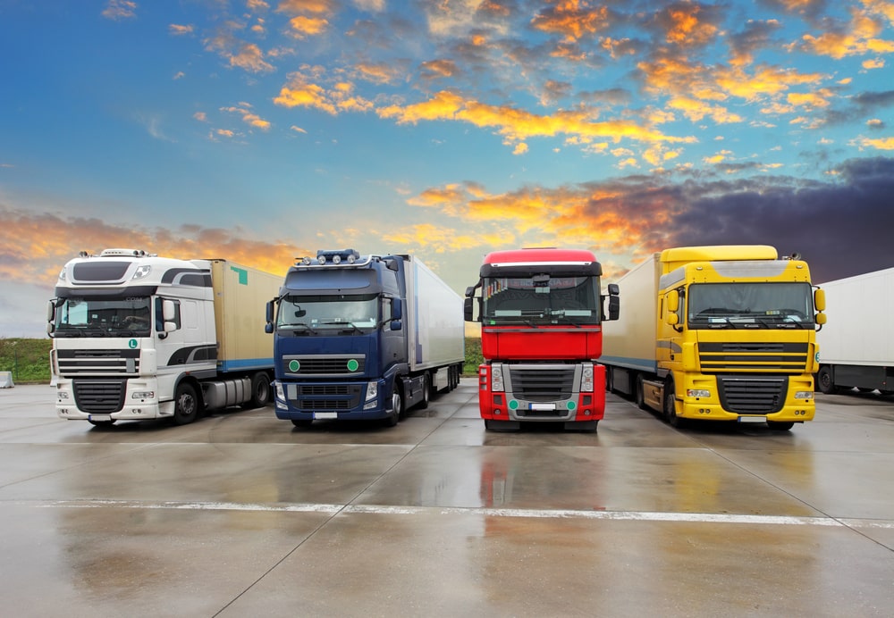 lawyer-meeting-truck-accident-client